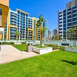 Discover A Cozy Luxury Studio With A Refreshing Pool, Just A 10-Minute Journey From The City\'S Heart